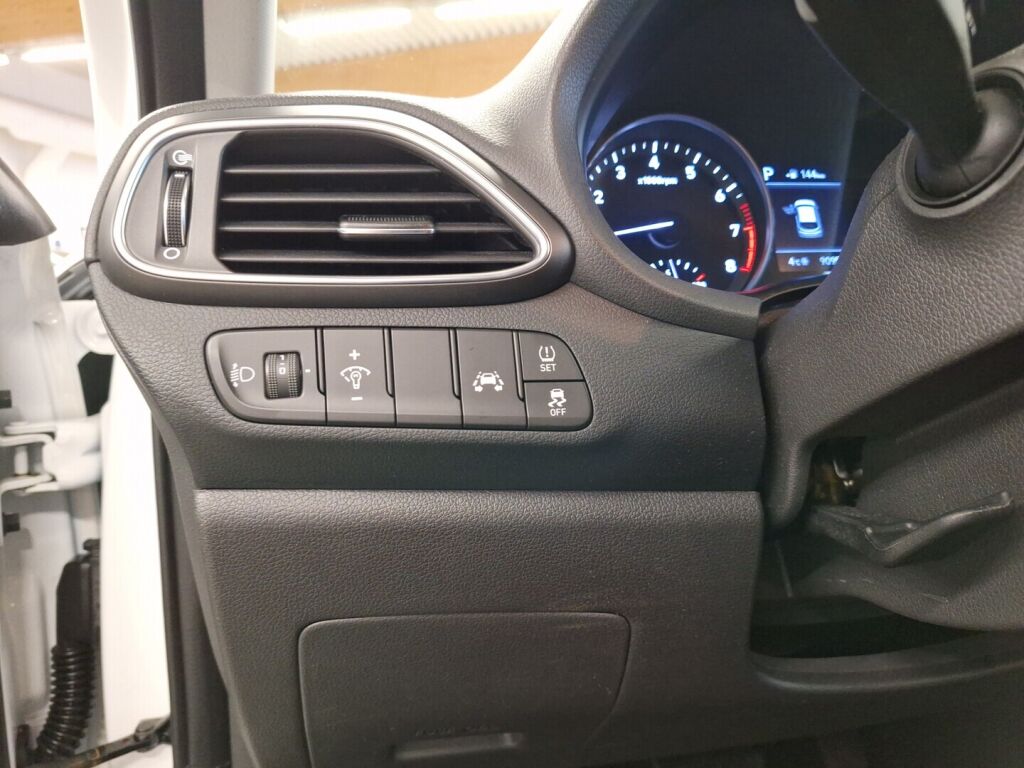 Hyundai i30 Hatchback 2020 Valkoinen