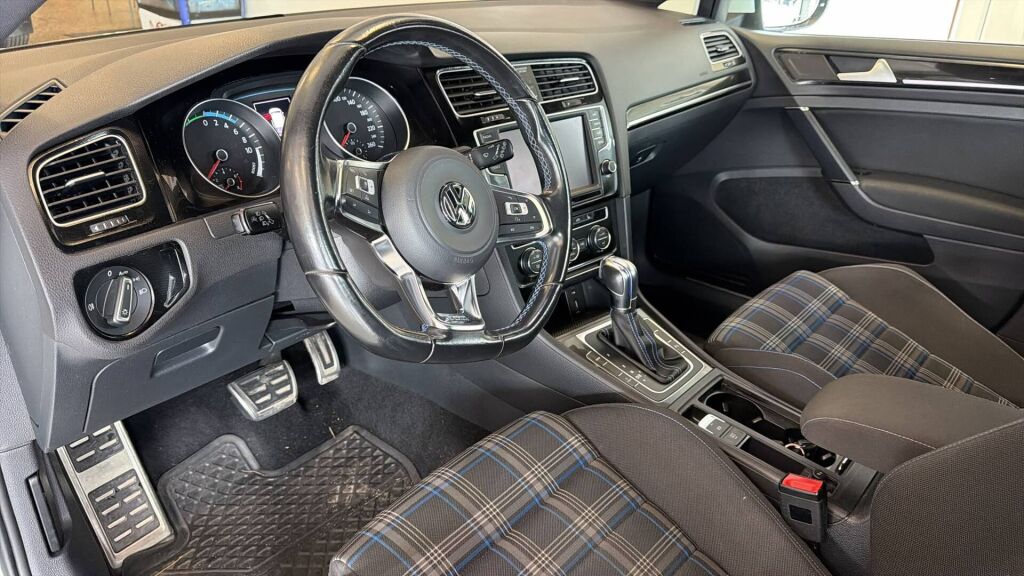 Volkswagen Golf 2015 Valkoinen