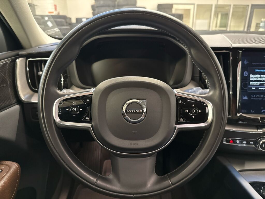 Volvo XC60 2020 Valkoinen