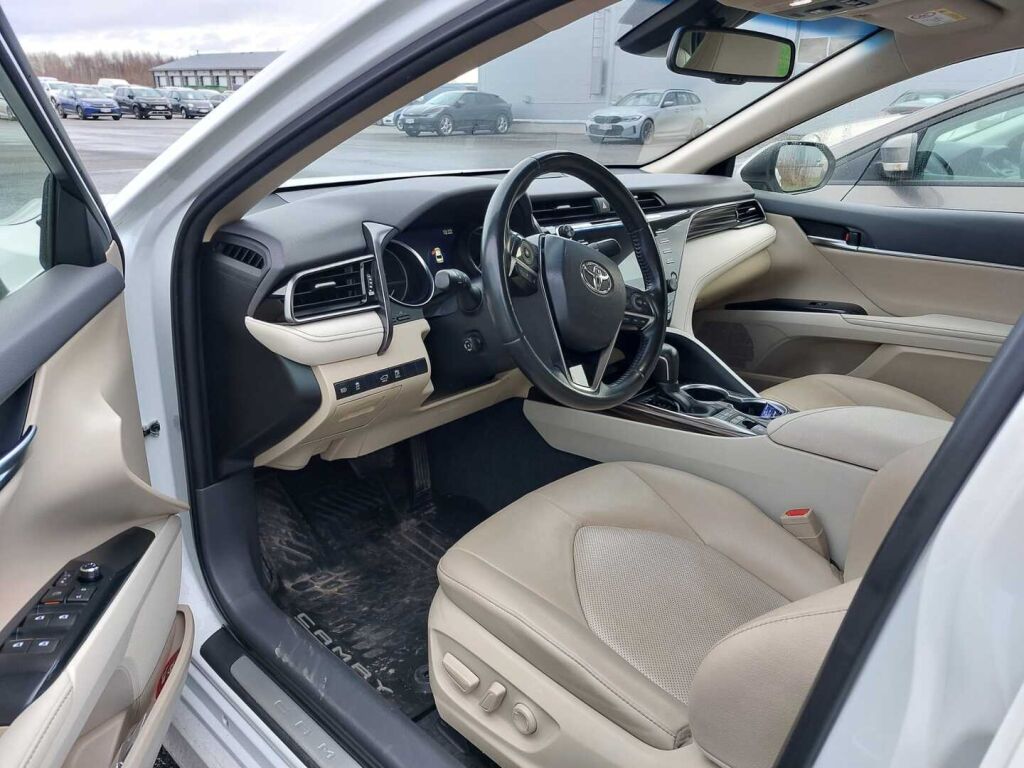 Toyota Camry 2020 Valkoinen