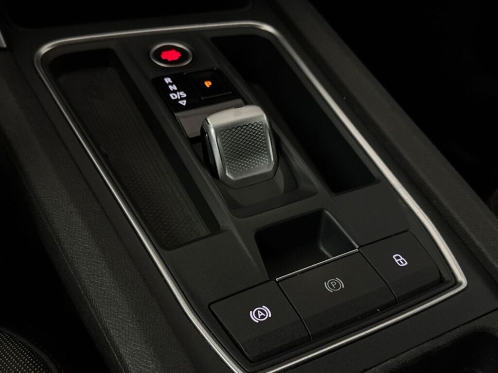 Seat Leon 2020 Punainen