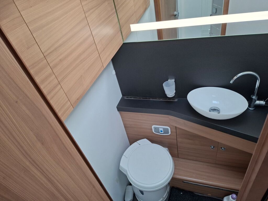 Adria MATRIX 670 SC ALDE 2020 Harmaa