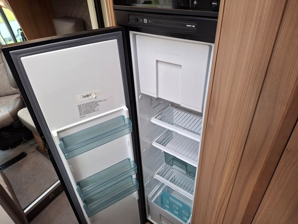 Adria MATRIX 670 SC ALDE 2020 Harmaa