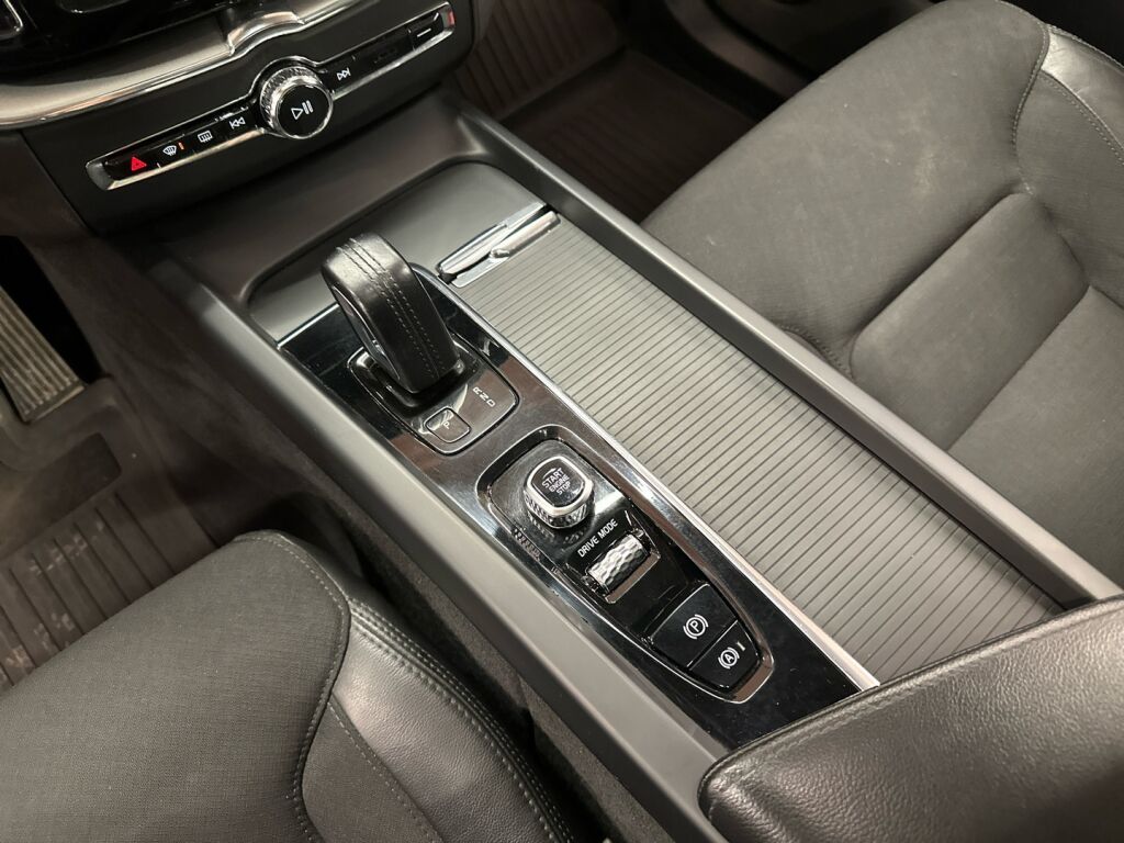 Volvo XC60 2020 Valkoinen