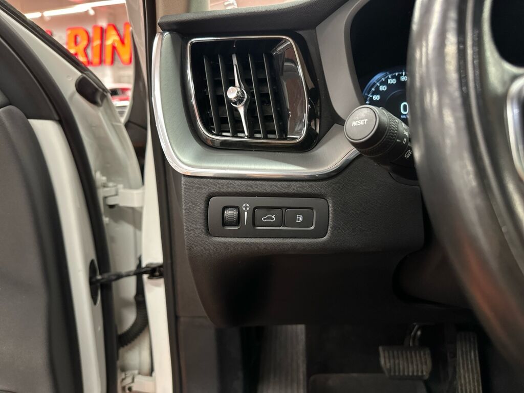 Volvo XC60 2020 Valkoinen