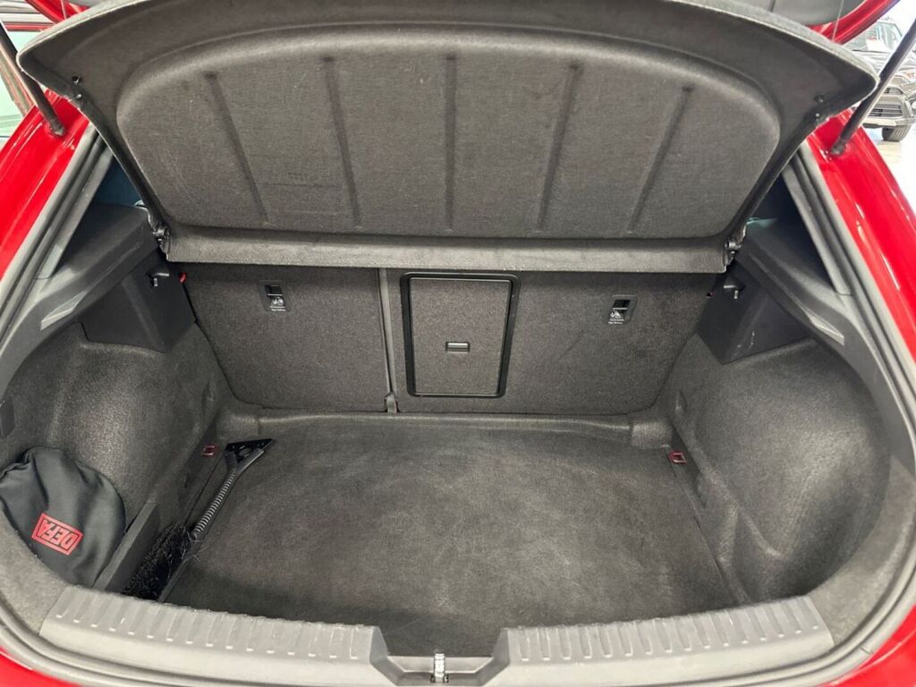 Seat Leon 2020 Punainen