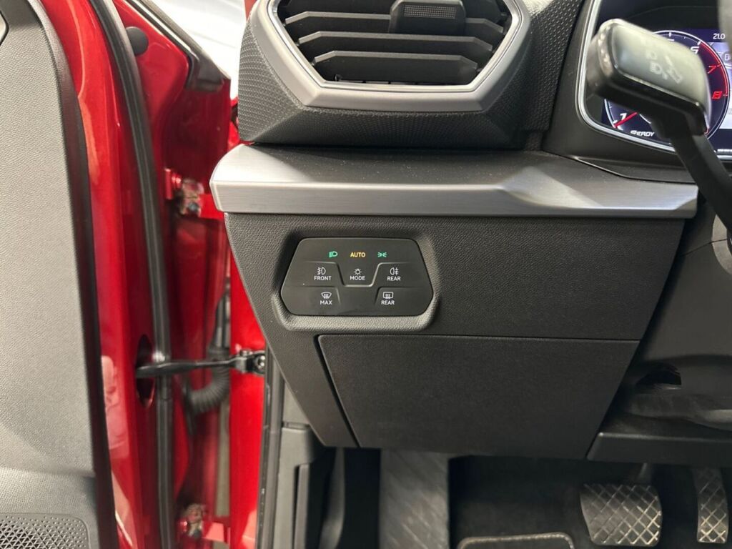 Seat Leon 2020 Punainen
