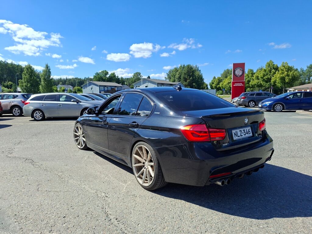 BMW 330 2017 Musta