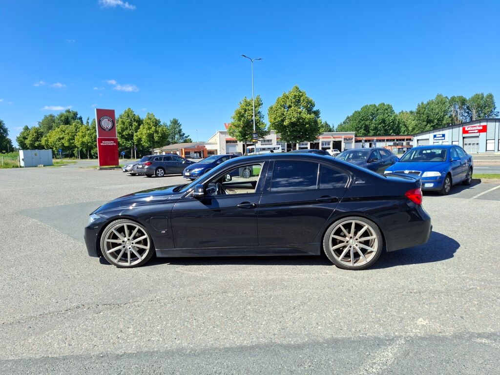 BMW 330 2017 Musta