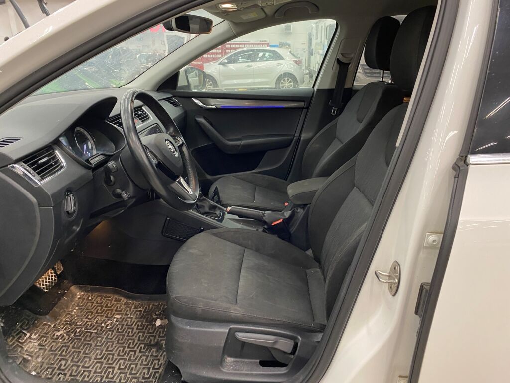 Skoda Octavia 2019 Valkoinen