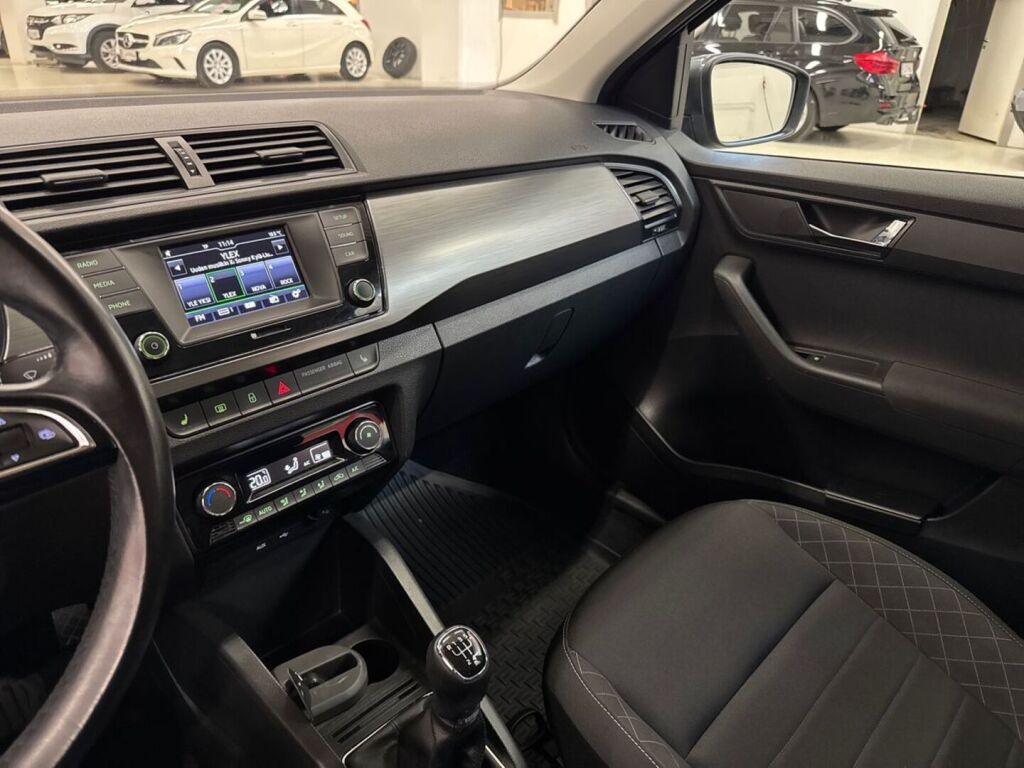 Skoda Fabia 2015 Harmaa