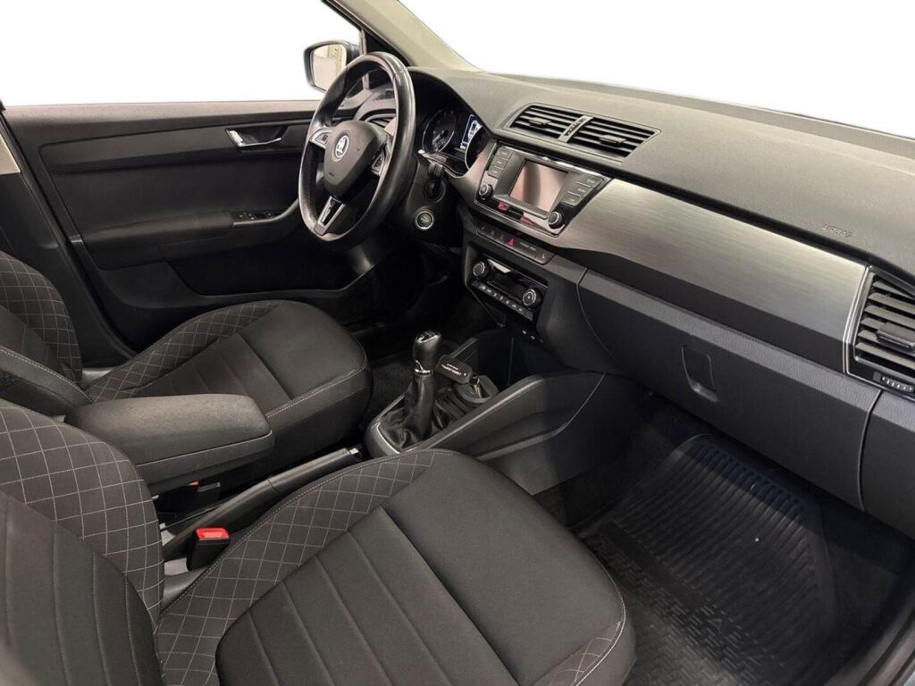 Skoda Fabia 2015 Harmaa