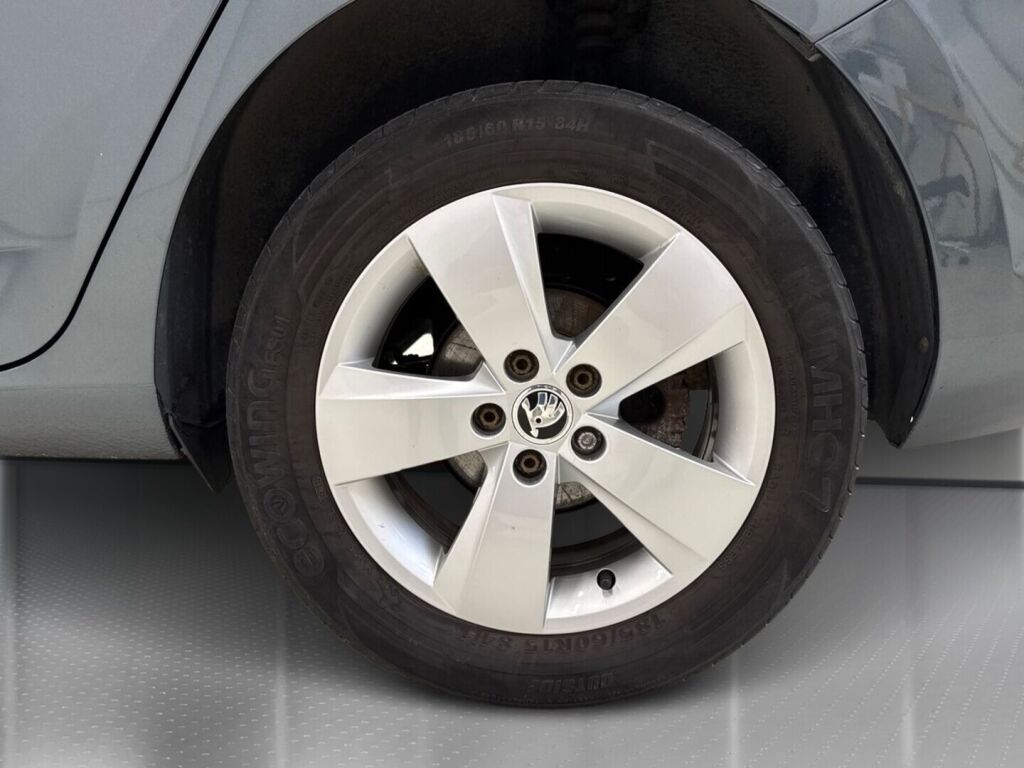 Skoda Fabia 2015 Harmaa