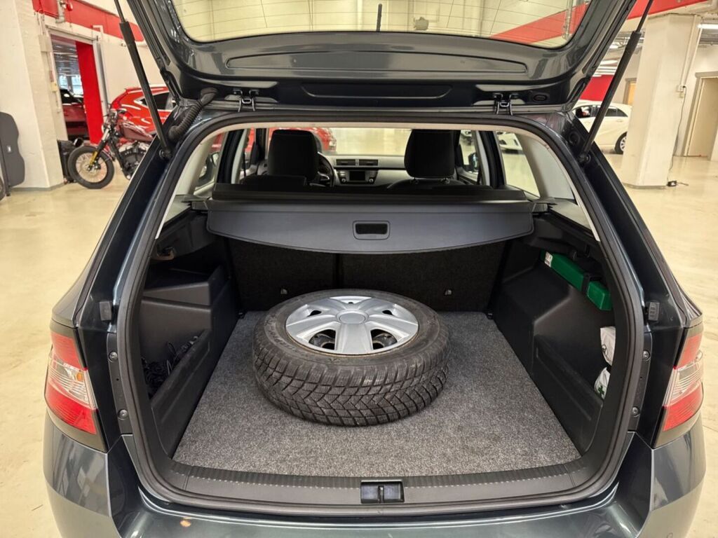 Skoda Fabia 2015 Harmaa