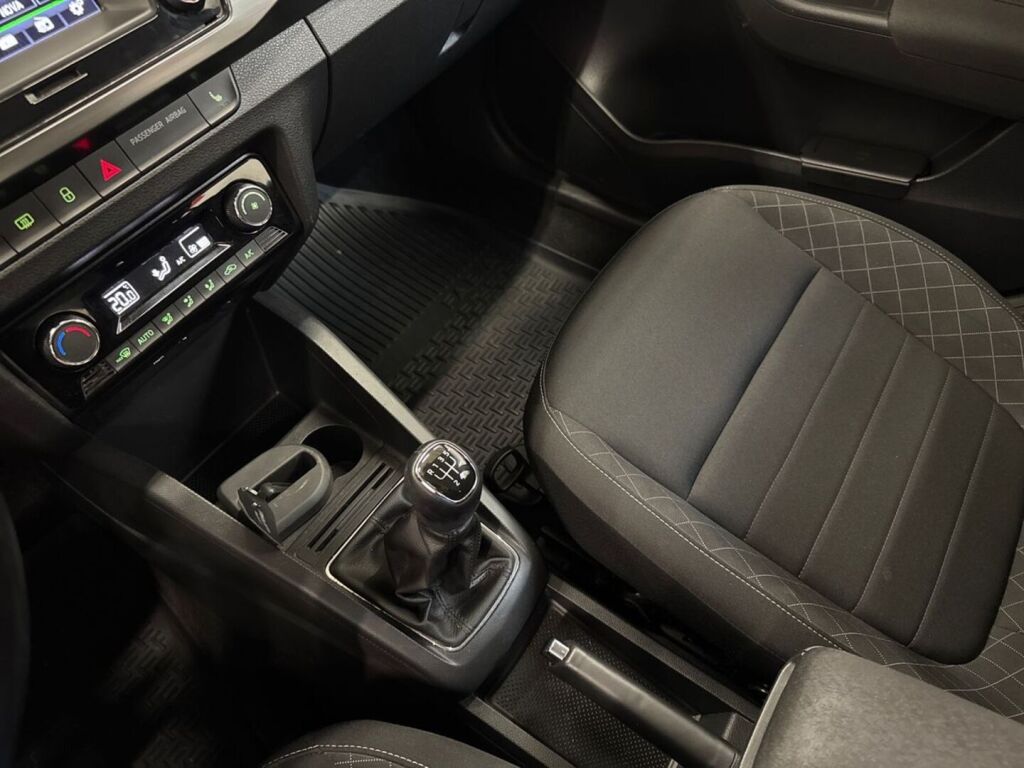 Skoda Fabia 2015 Harmaa