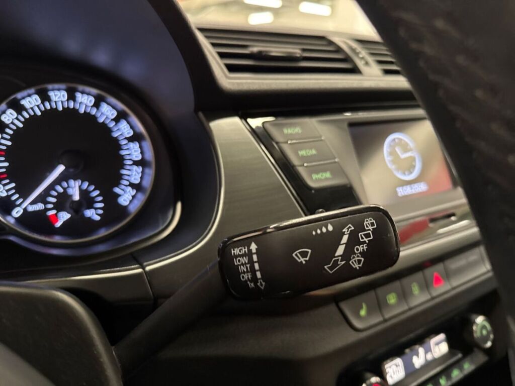 Skoda Fabia 2015 Harmaa