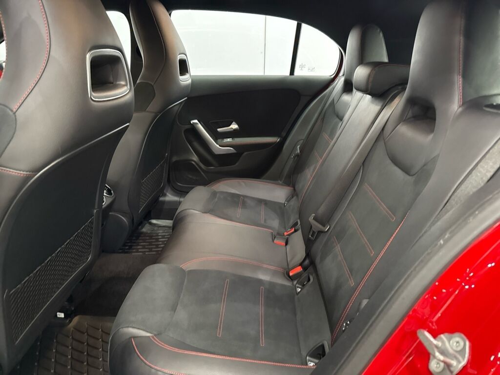 Mercedes-Benz A 2019 Punainen