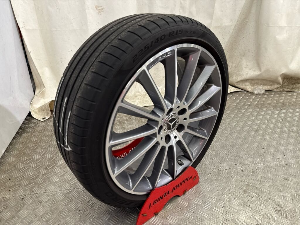 Mercedes-Benz A 2019 Punainen