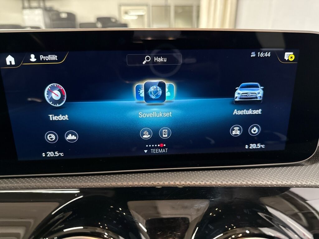 Mercedes-Benz A 2019 Punainen