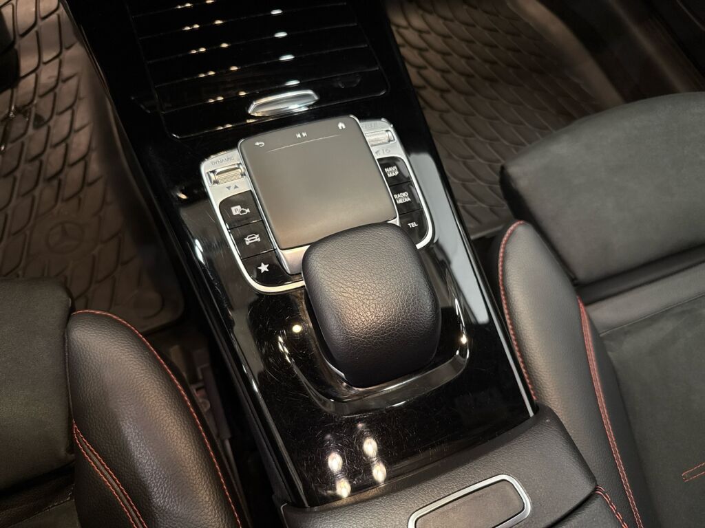 Mercedes-Benz A 2019 Punainen