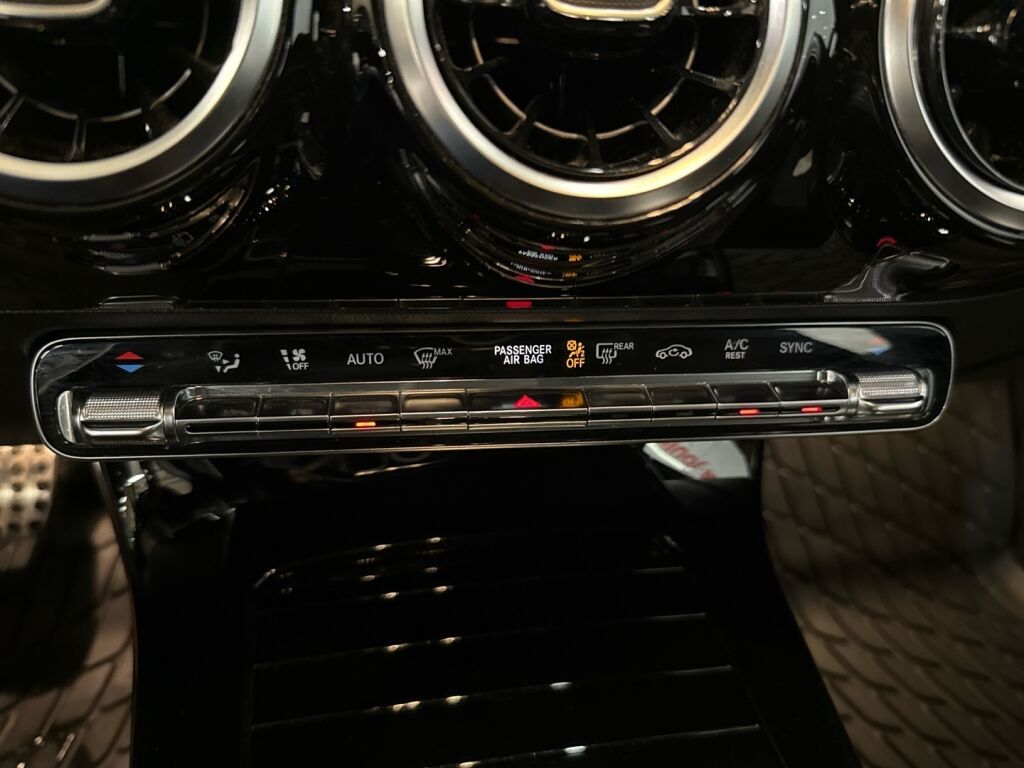 Mercedes-Benz A 2019 Punainen