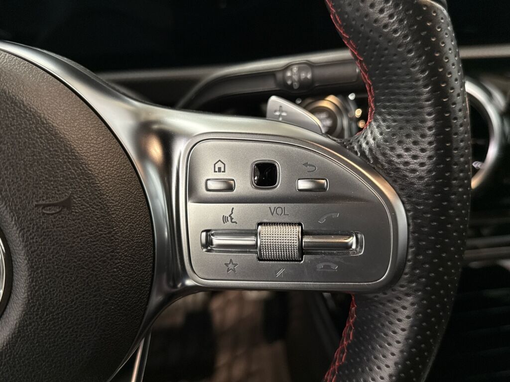 Mercedes-Benz A 2019 Punainen