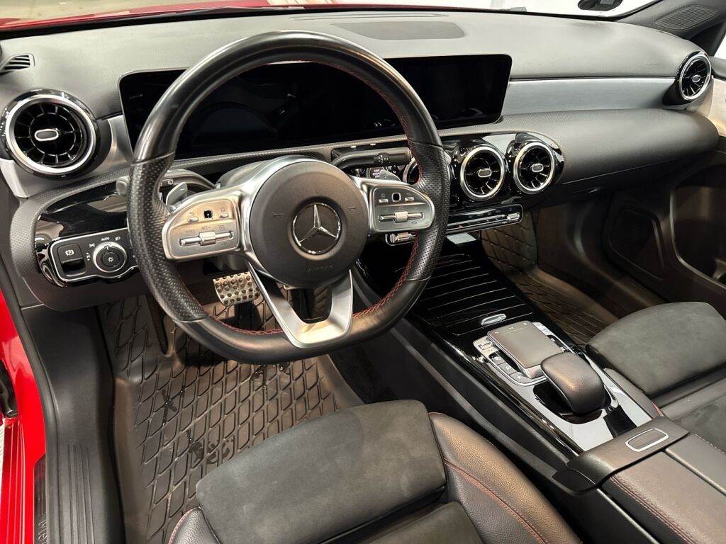 Mercedes-Benz A 2019 Punainen