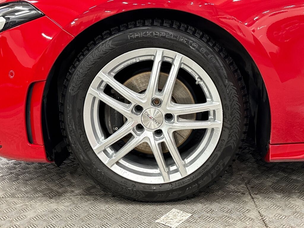 Mercedes-Benz A 2019 Punainen