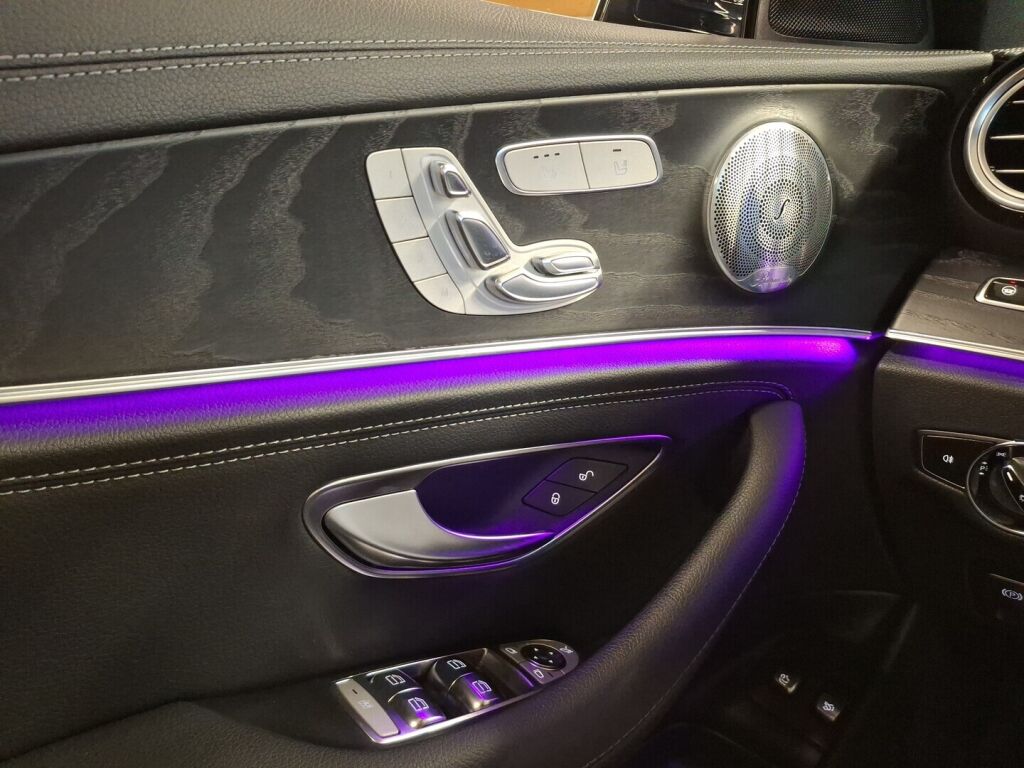 Mercedes-Benz E 2020 Sininen