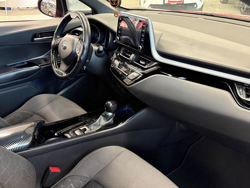 Toyota C-HR 2020 Punainen