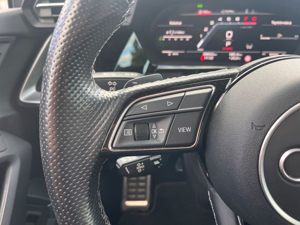 Audi S3 2021 Musta