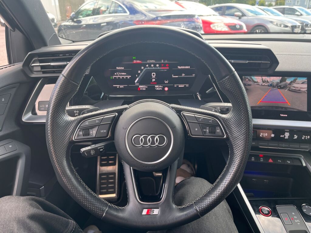 Audi S3 2021 Musta