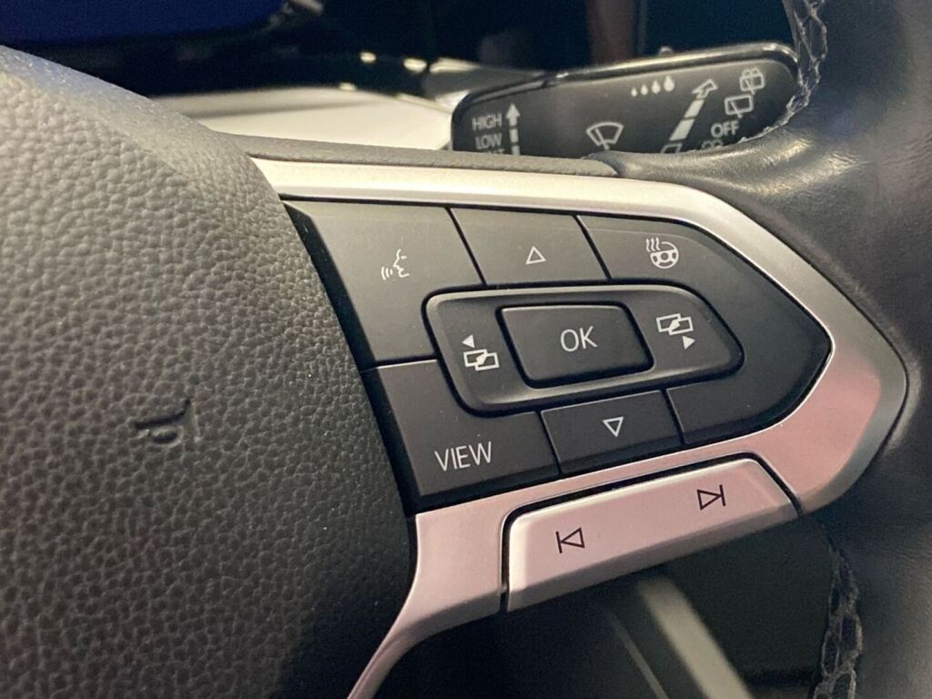Volkswagen Golf 2021 Valkoinen