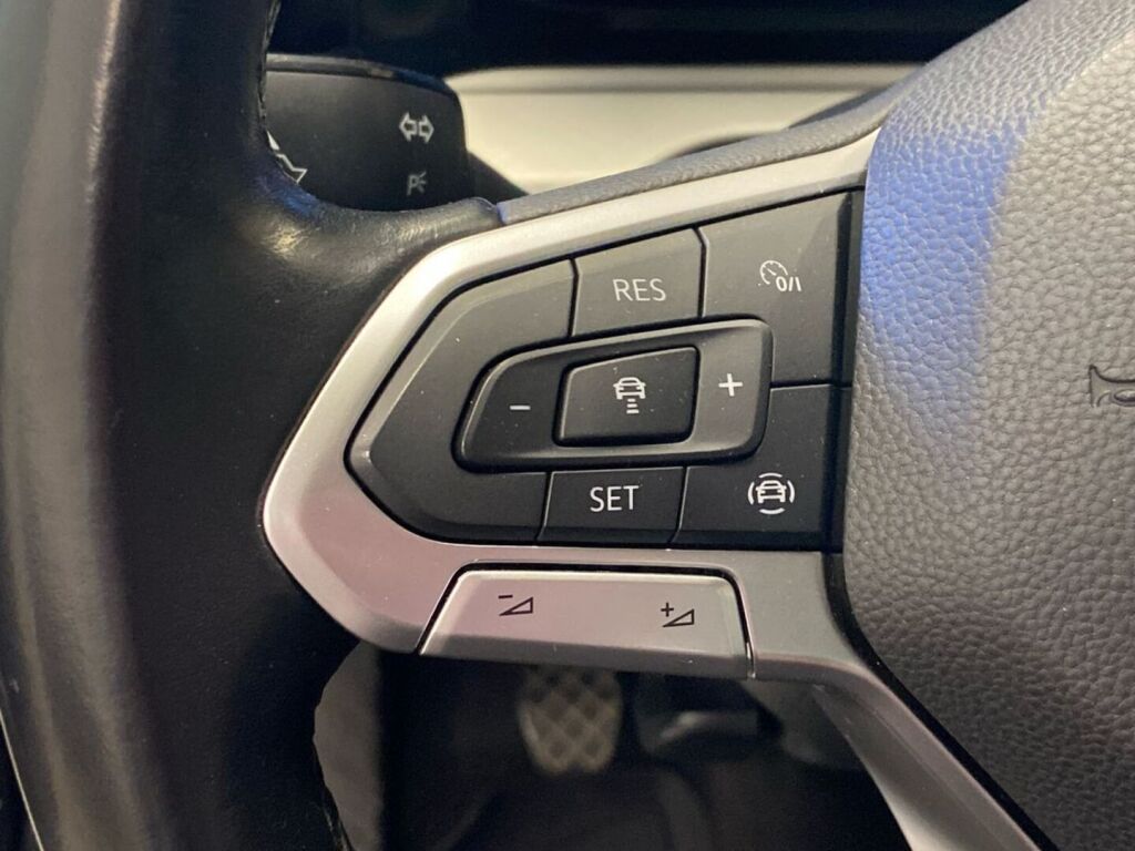 Volkswagen Golf 2021 Valkoinen
