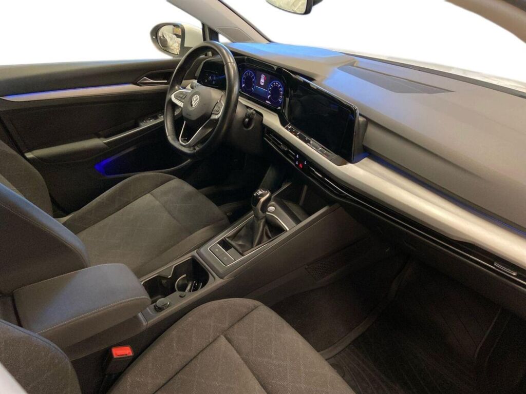 Volkswagen Golf 2021 Valkoinen