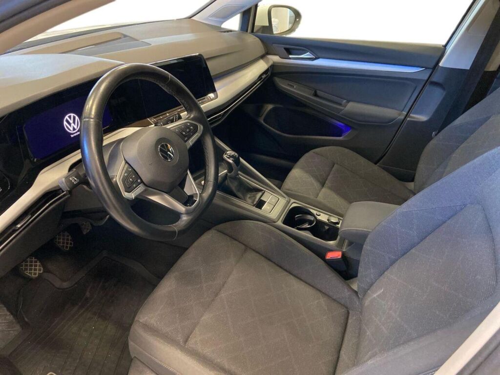 Volkswagen Golf 2021 Valkoinen