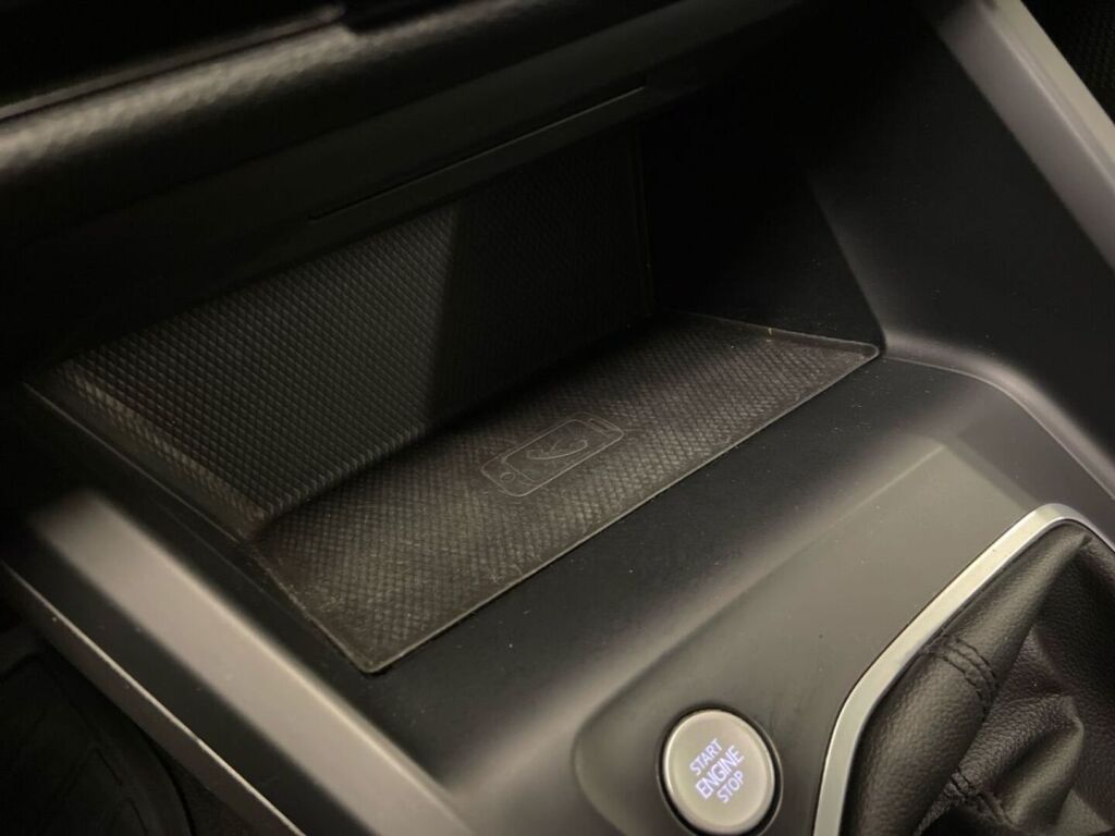 Volkswagen Golf 2021 Valkoinen