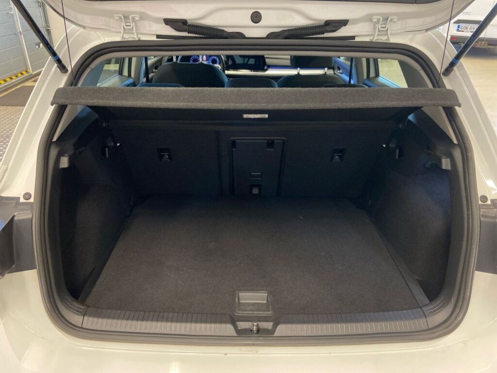 Volkswagen Golf 2021 Valkoinen