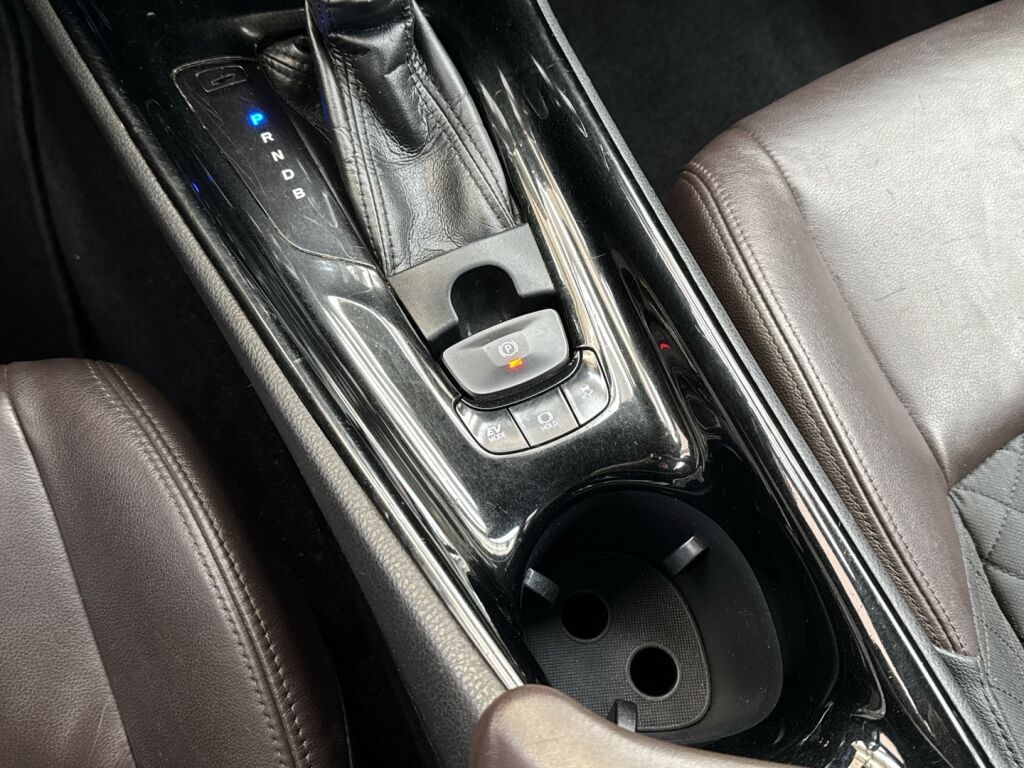 Toyota C-HR 2017 Harmaa