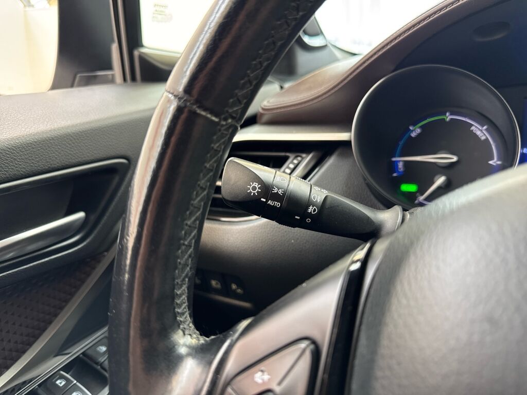 Toyota C-HR 2017 Harmaa