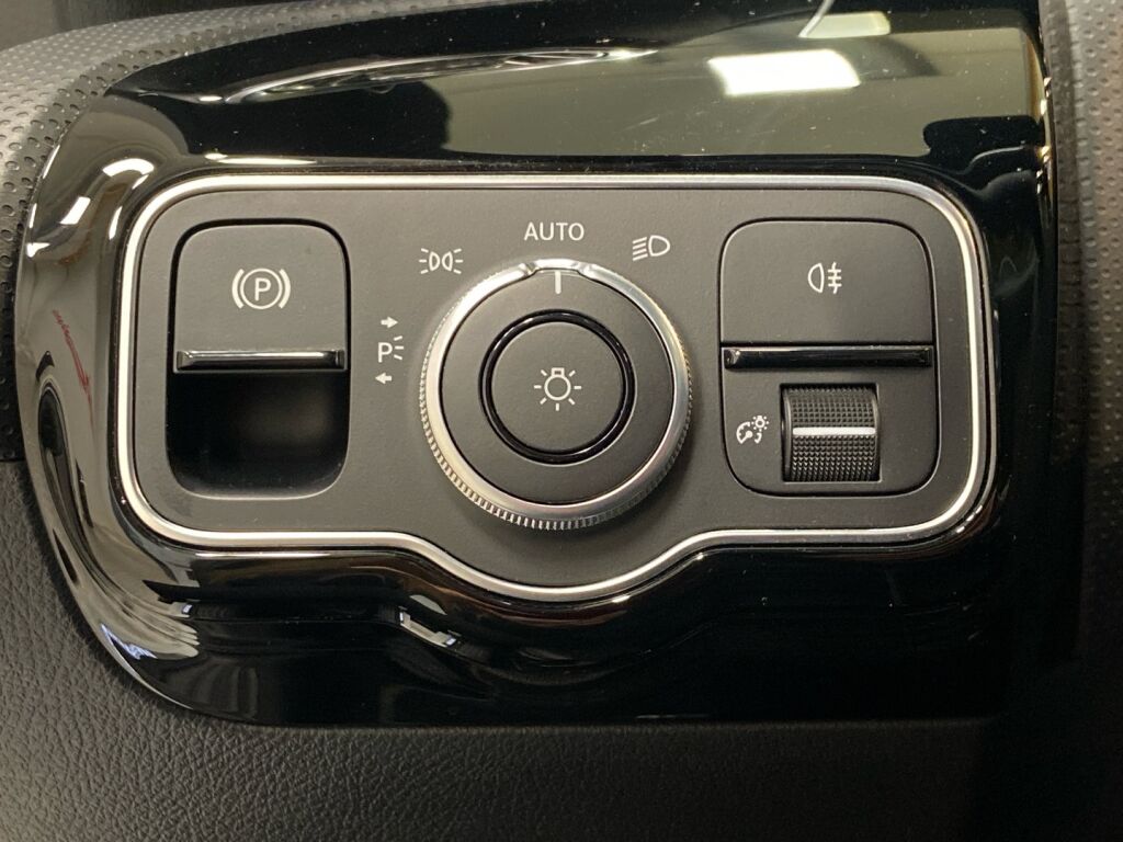 Mercedes-Benz A 2020 Valkoinen