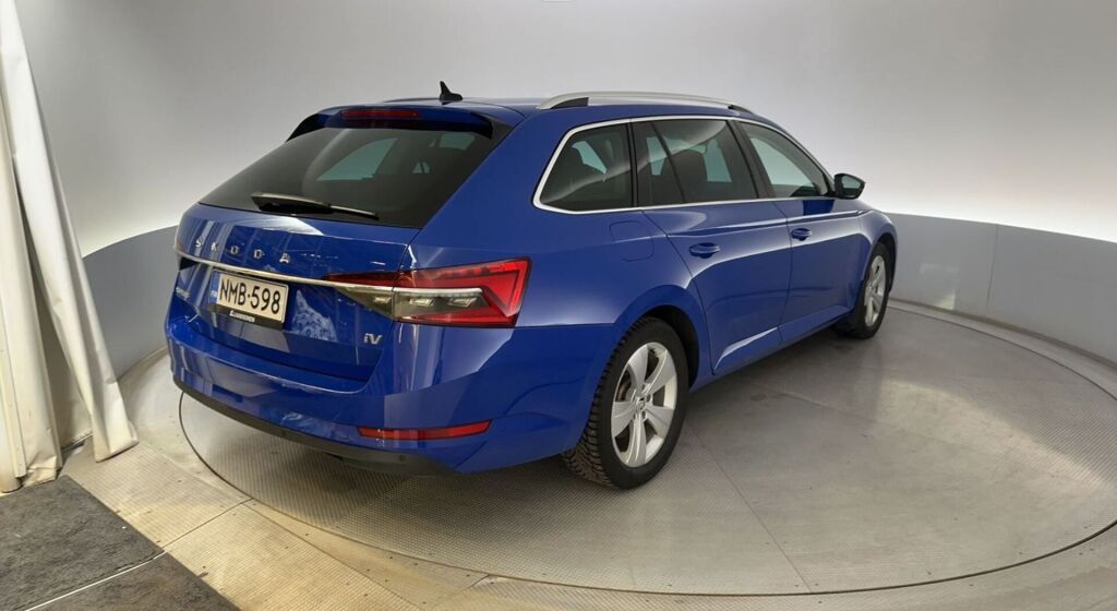 Skoda Superb 2022 Sininen