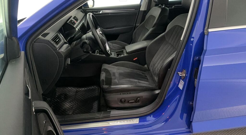 Skoda Superb 2022 Sininen