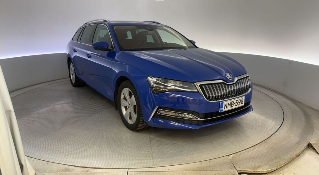 Skoda Superb 2022 Sininen