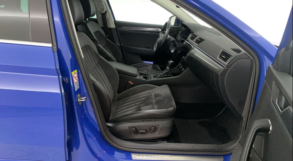 Skoda Superb 2022 Sininen