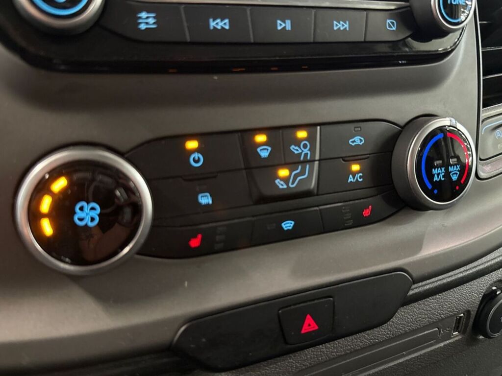 Ford Transit 2021 Valkoinen