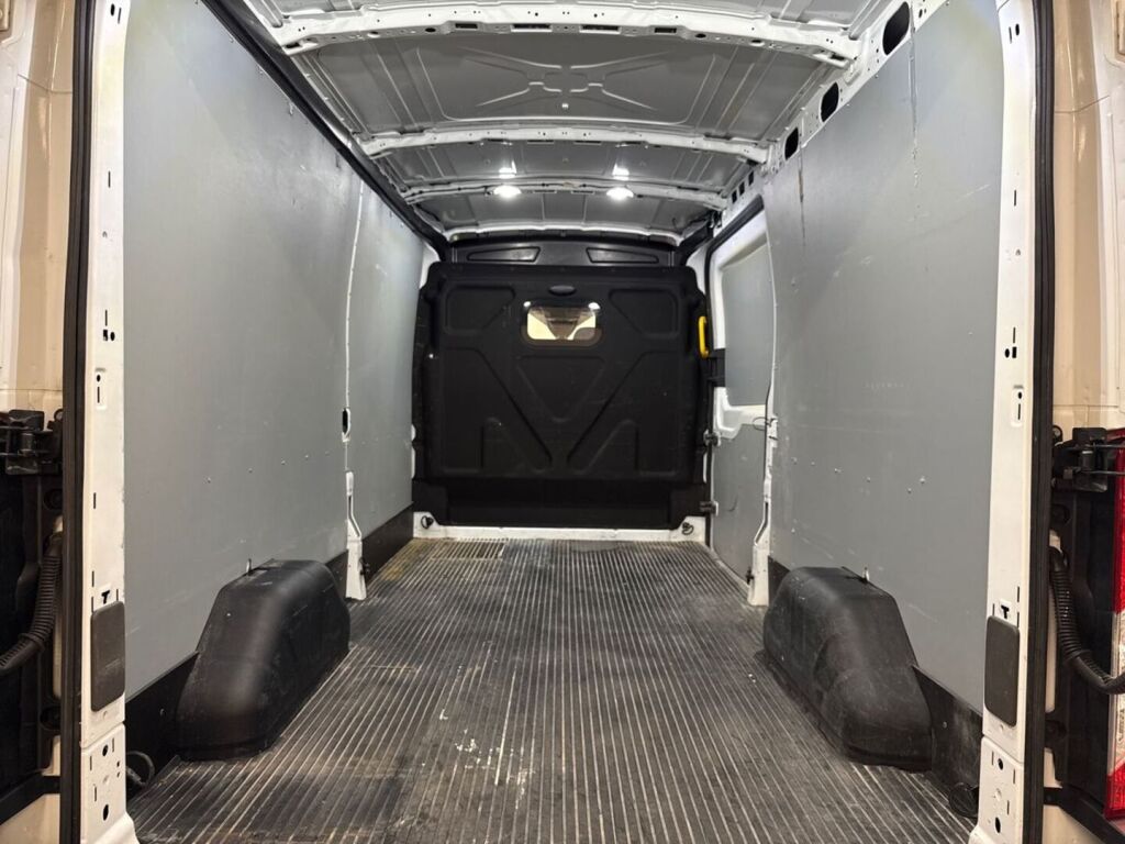 Ford Transit 2021 Valkoinen