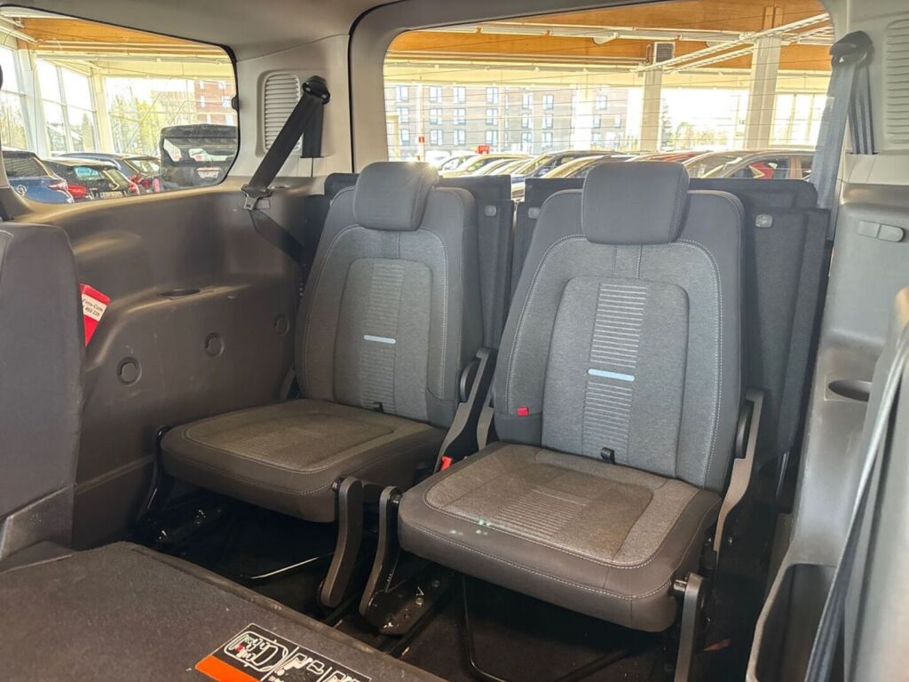 Ford Grand Tourneo Connect 2021 Punainen