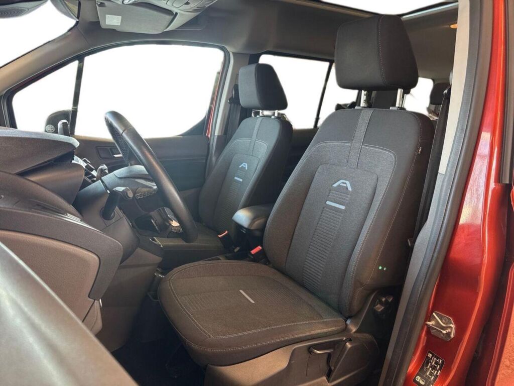 Ford Grand Tourneo Connect 2021 Punainen