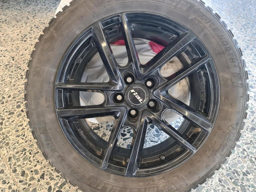 Ford Grand Tourneo Connect 2021 Punainen